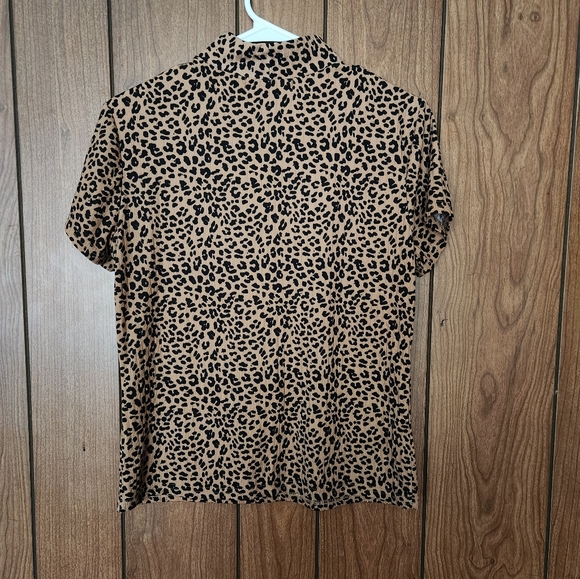 NWOT Vine & Valley Leopard Print Short Sleeve Top Size L - Picture 3 of 3